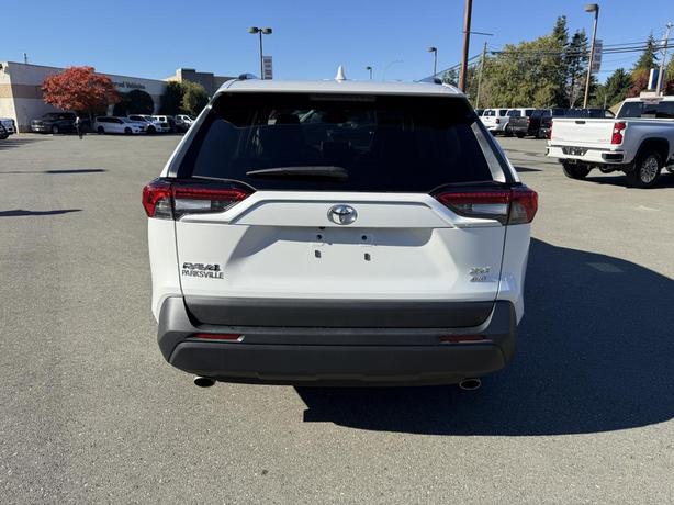 2024 Toyota RAV4 XLE image 4