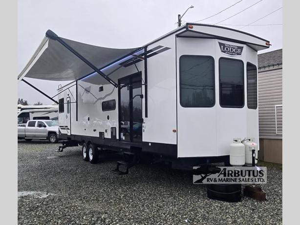 Used 2022 Forest River RV Wildwood Lodge 40FDEN image 1