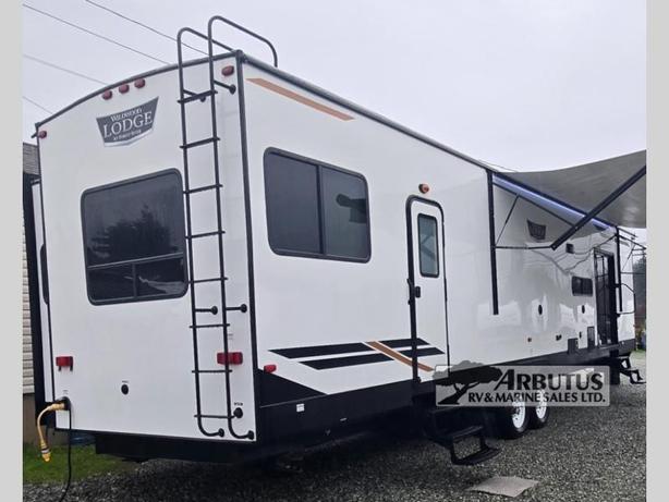 Used 2022 Forest River RV Wildwood Lodge 40FDEN image 4