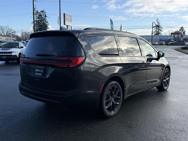 2023 Chrysler Pacifica Touring L AWD image 6