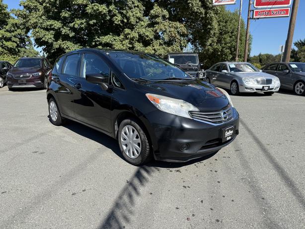 2015 Nissan Versa image 1