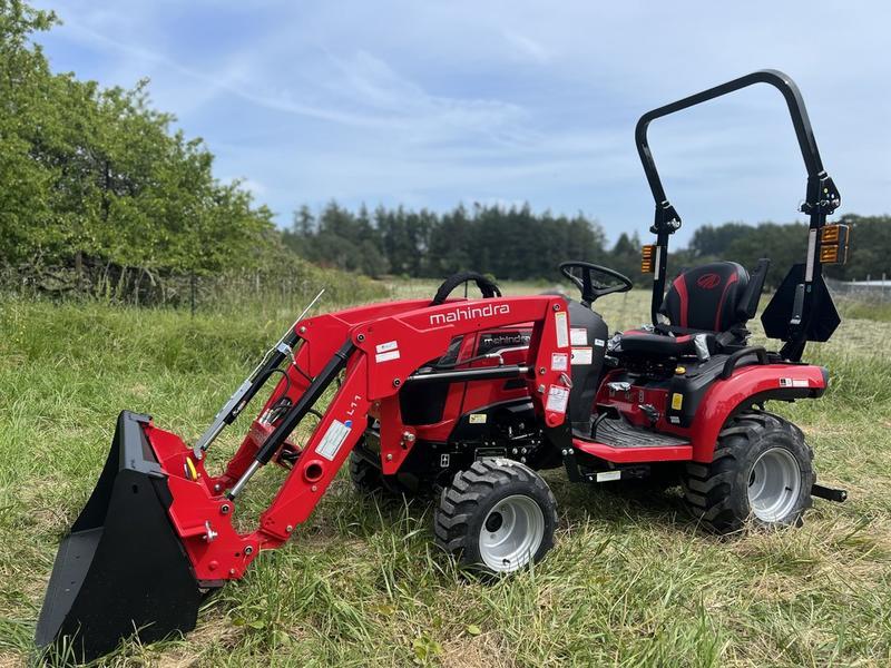 2024 Mahindra 1100 series 1120 HST display photo