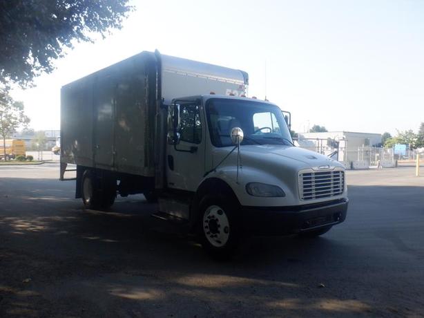 2011 Freightliner M2 106 18 foot Cube Van With Ramp Air Brakes Diesel image 8