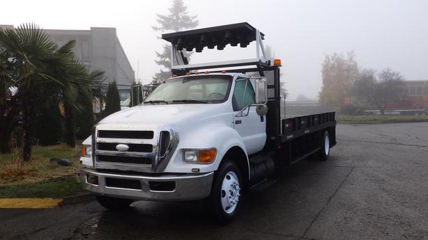 2008 Ford F-750 18 Foot Flat Deck Regular Cab 2WD Diesel Dually with Air Brakes  image 4