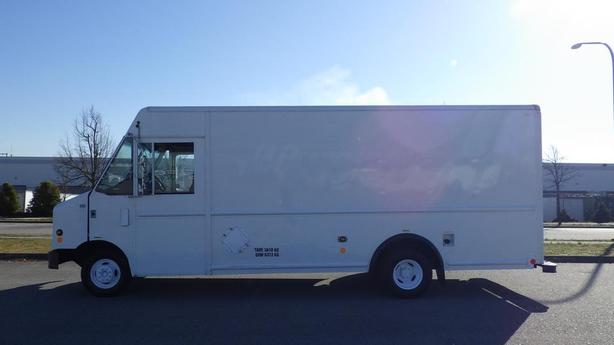 2009 Ford Econoline E450 Step Cargo Van Dually image 6