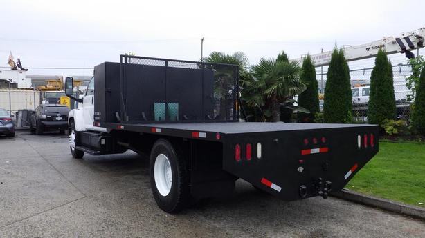 2008 Chevrolet C7500 Flat Deck Diesel with Air Brakes Dually image 8