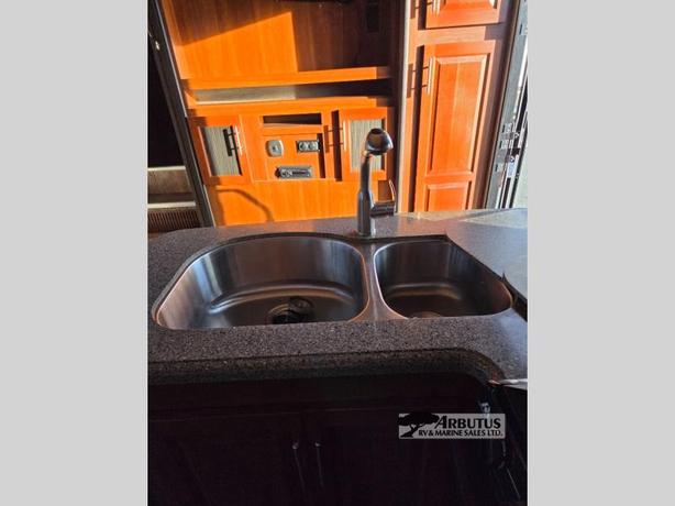 Used 2015 Keystone RV Fuzion 325 image 7
