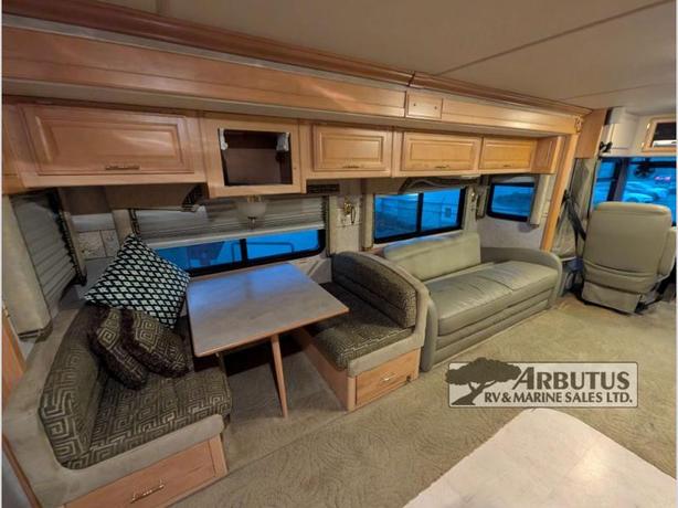 Used 2003 Fleetwood RV Discovery 39L image 4