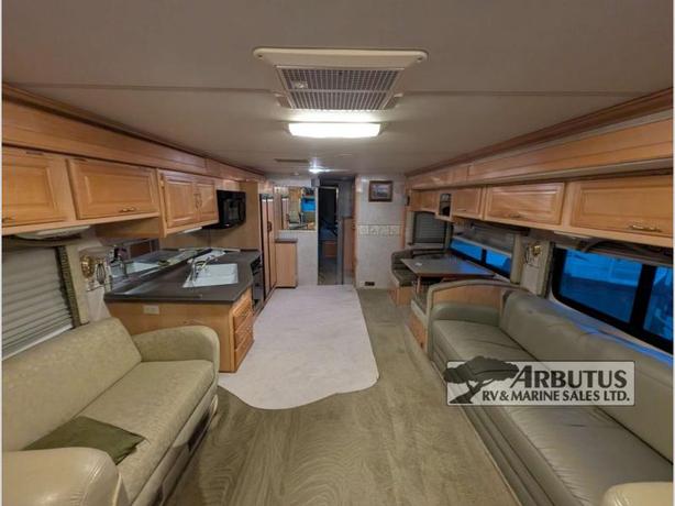 Used 2003 Fleetwood RV Discovery 39L image 6
