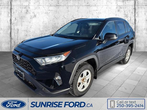 2019 Toyota RAV4 XLE - ADVANCED TECHNOLOGY, EXCELLENT VISIBILITY, AND VERSATILE  image 3