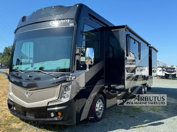 Used 2019 Fleetwood RV Discovery LXE 44H image 3