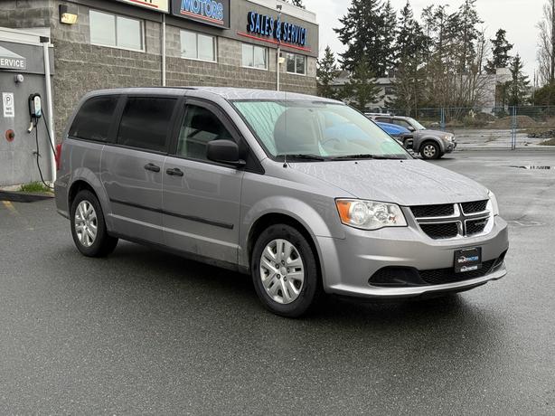 2017 Dodge Grand Caravan FWD- BC Local, Leather Shift Knob & Dual Zone A/C image 4
