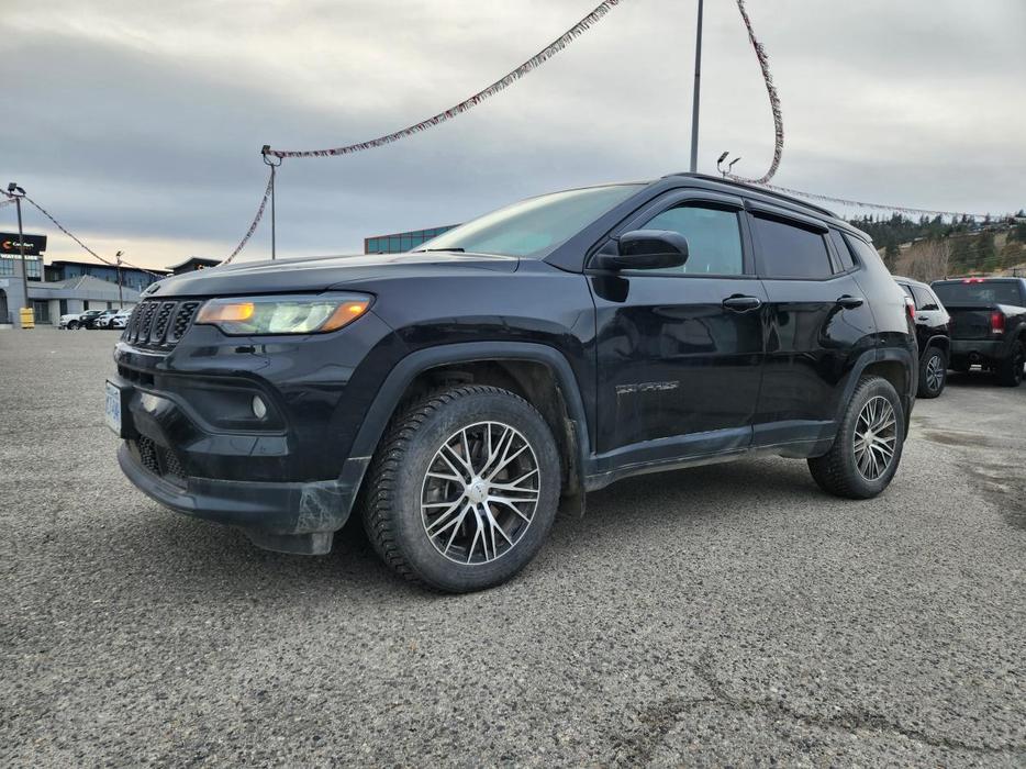 2025 Jeep Compass Altitude | Panoramic Sunroof | Alpine Speaker System | Power L display photo