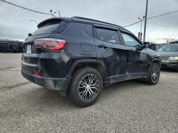 2025 Jeep Compass Altitude | Panoramic Sunroof | Alpine Speaker System | Power L image 3