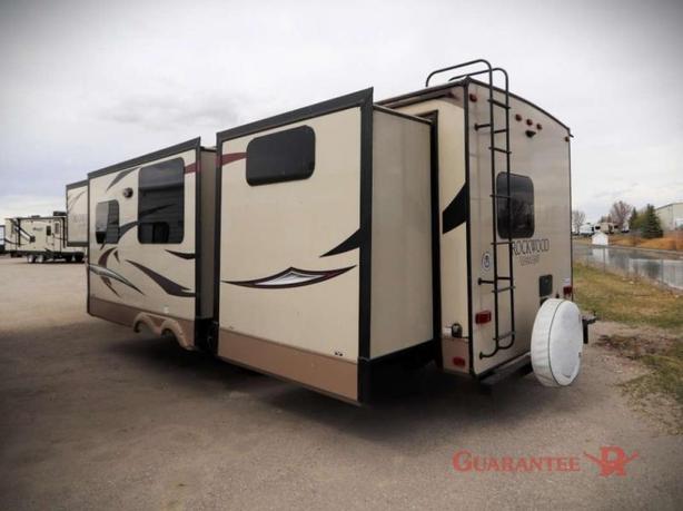 Used 2017 Forest River RV Rockwood Signature Ultra Lite 8327SS image 4