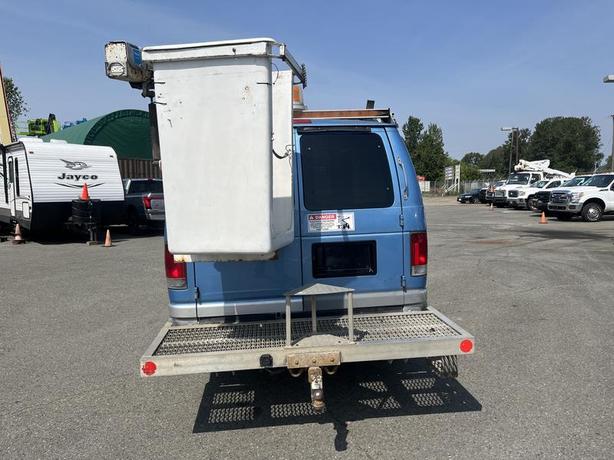 2005 Ford E-350 Super Duty Cargo Van with 29 ft Versa Lift Bucket image 4