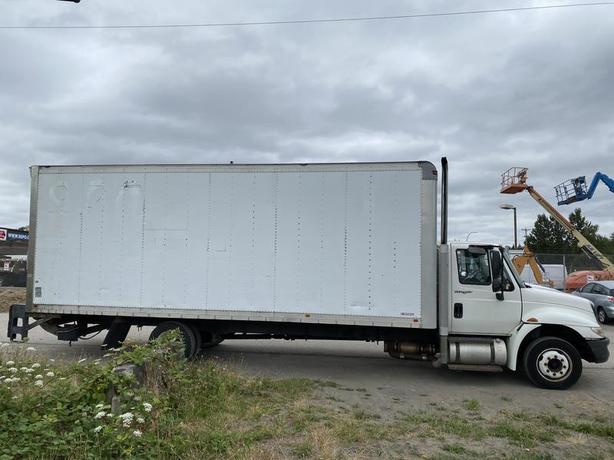 2014 International Durastar 4300 24 foot Cube Van Power Tailgate Diesel With Hyd image 6