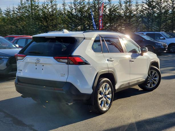 2019 Toyota RAV4 XLE AWD - One Owner, No Accidents image 6