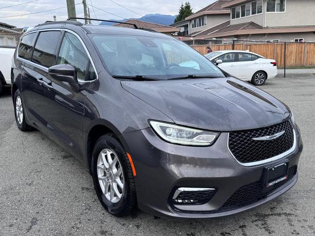 2022 Chrysler Pacifica Touring L - Parking Sensors, Leather, Heated Seats image 8