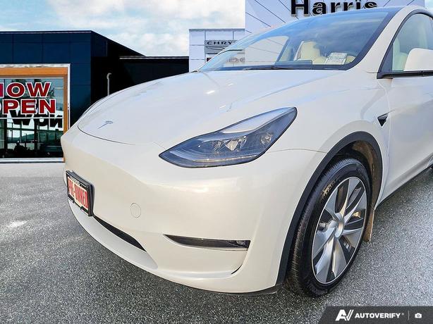 2023 Tesla Model Y Long Range AWD | GPS Navigation! image 8