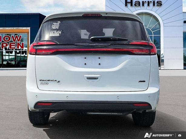 2024 Chrysler Pacifica Touring-L AWD | No Reported Accidents! clearance image 5