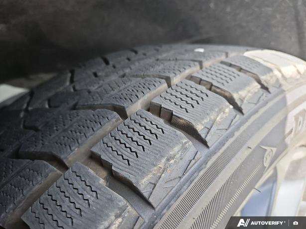 2024 Chrysler Pacifica Touring-L AWD | No Reported Accidents! clearance image 7