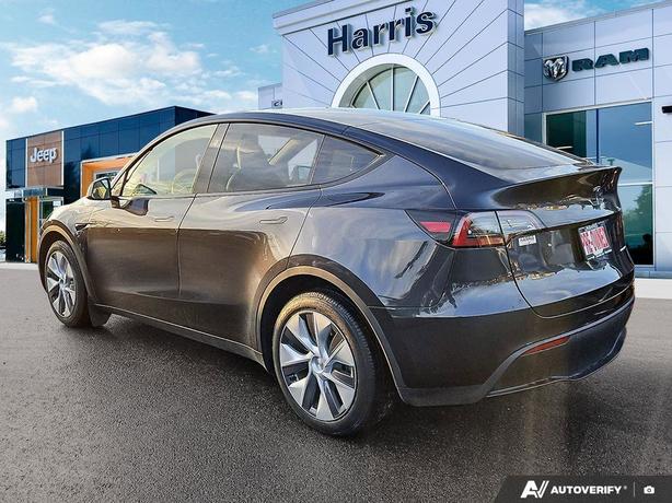 2024 Tesla Model Y Long Range AWD | GPS Navigation | Heated Seats! image 4
