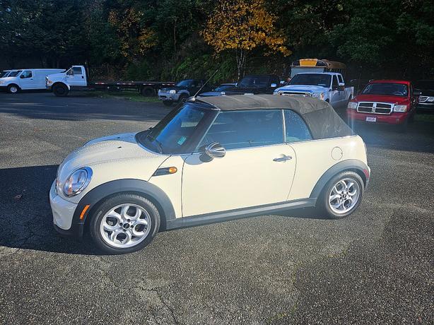 2013 Mini  Cooper Convertible image 2