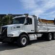 2005 Volvo VND 18-Speed Diesel Dump Truck with Sander and Plow thumbnail image 5