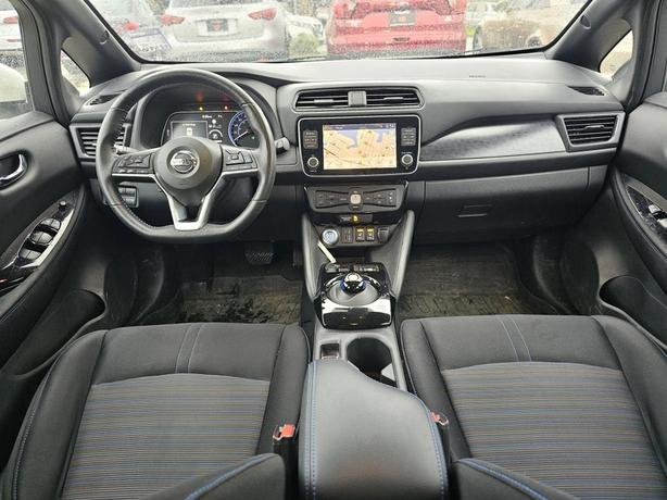 2022 Nissan LEAF SV Hatchback image 6