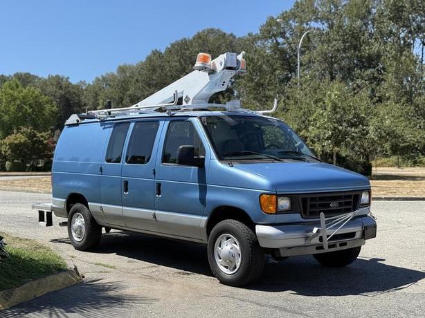 2006 Ford Econoline E-350 Cargo Van with Versalift Bucket image 2