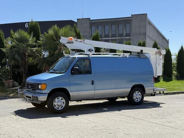 2006 Ford Econoline E-350 Cargo Van with Versalift Bucket image 6
