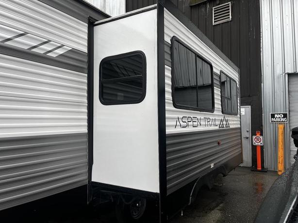 2022 Aspen Trail 28 Foot Travel Trailer With 1 Slide Out image 7
