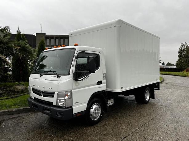 2012 Mitsubishi Fuso FE 12 Foot Cube Van 3 Seater Diesel image 5