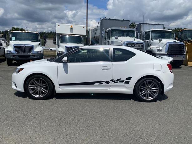 2013 Scion TC Sports Coupe 6-Spd AT image 2