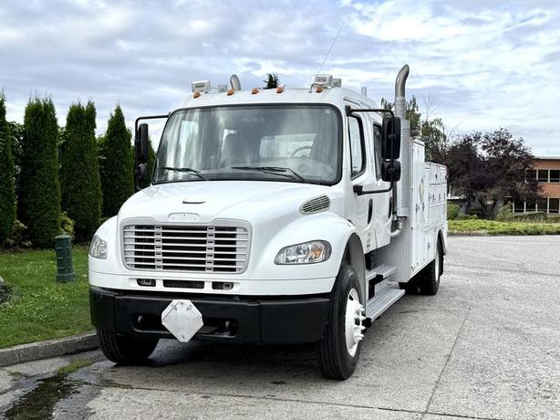 2005 Freightliner M2 106 Service Truck Diesel with Air Brakes image 4