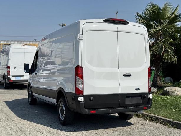 2022 Ford Transit 250 Cargo Van image 8