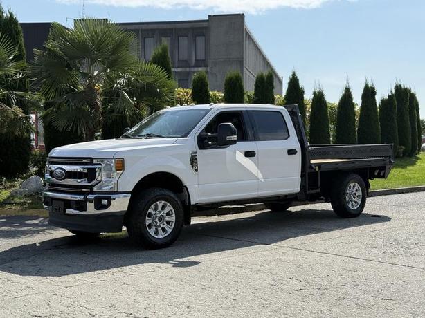 2020 Ford F-350 SD XLT 4X4 Crew Cab 8-Foot Flat Deck Truck image 5