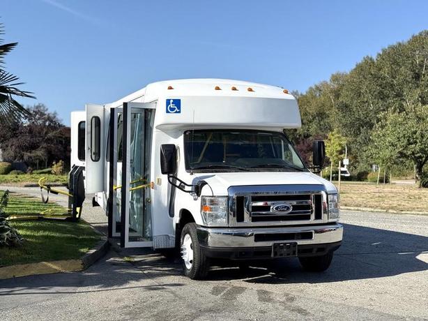 2015 Ford Econoline E450 Super Duty 13-Passenger Wheelchair Accessible Bus with  image 2