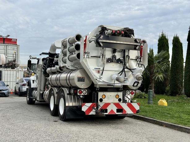 2014 International 7500 Diesel 6x4 Vactor 2100 Series Vacuum Truck with John Dee image 8