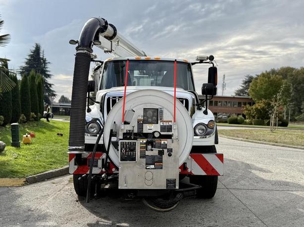 2014 International 7500 Diesel 6x4 Vactor 2100 Series Vacuum Truck with John Dee image 3