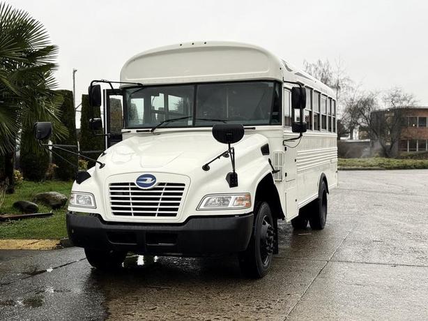 2018 Blue Bird School/Transit Bus 25-Passenger image 4