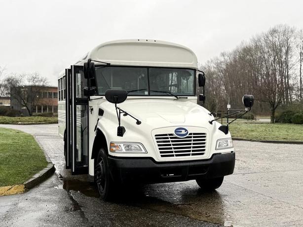 2018 Blue Bird School/Transit Bus 25-Passenger image 2