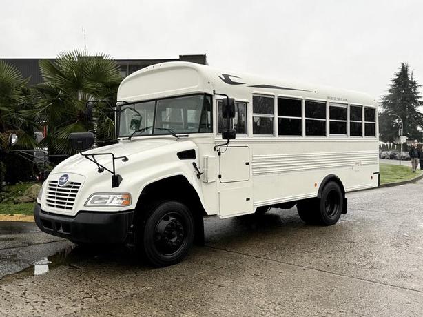 2018 Blue Bird School/Transit Bus 25-Passenger image 5