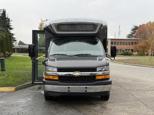 2020 Chevrolet Express 4500 22-Passenger Bus with Wheelchair Ramp image 3