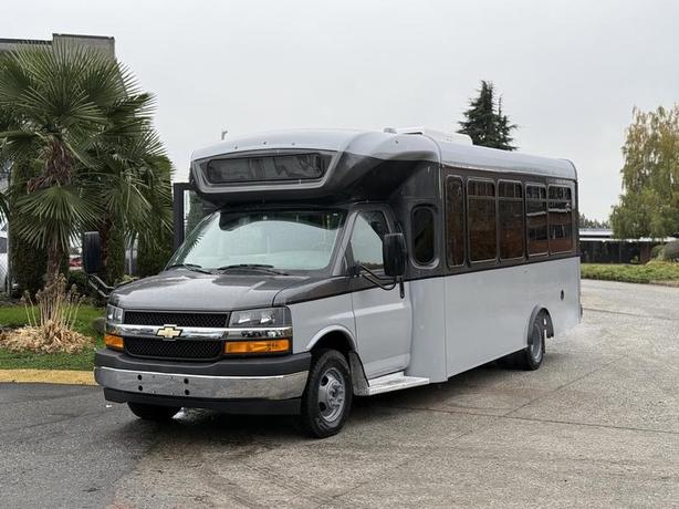 2020 Chevrolet Express 4500 22-Passenger Bus with Wheelchair Ramp image 4