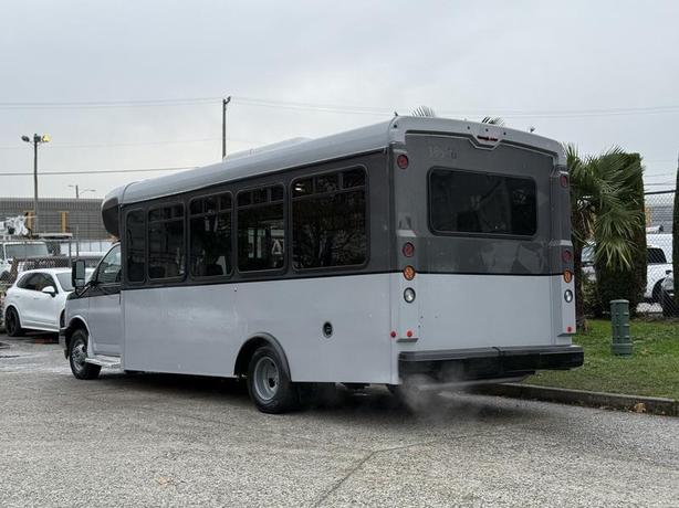 2020 Chevrolet Express 4500 22-Passenger Bus with Wheelchair Ramp image 6