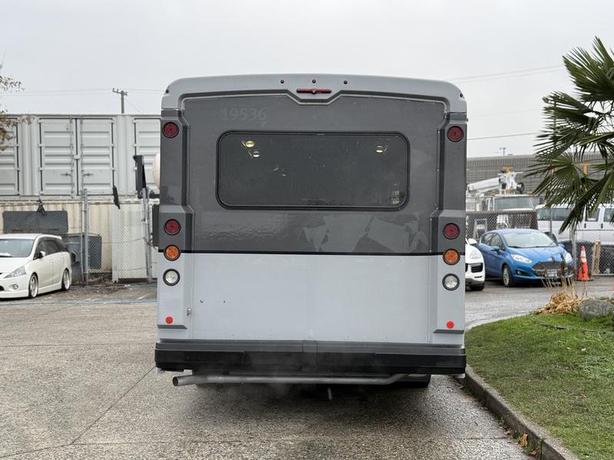2020 Chevrolet Express 4500 22-Passenger Bus with Wheelchair Ramp image 7