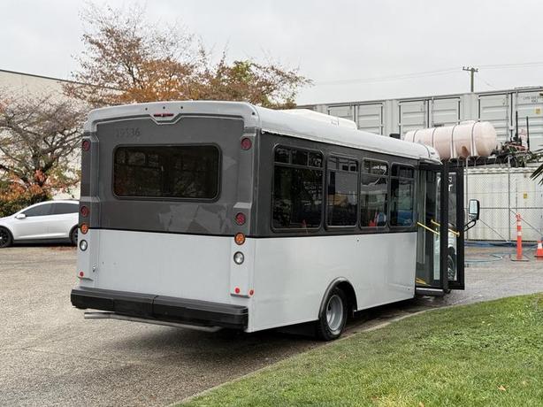 2020 Chevrolet Express 4500 22-Passenger Bus with Wheelchair Ramp image 8