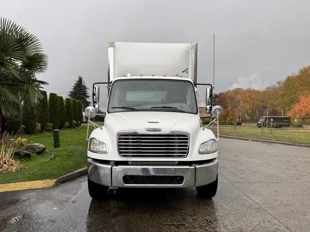2017 Freightliner M2 106 Cummins 20-Foot Cube Van with Side Door image 3